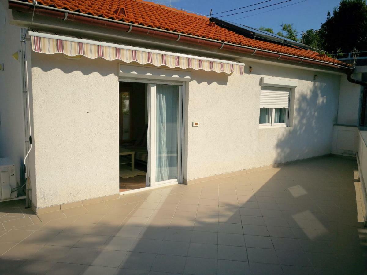 Family Friendly Apartments Island Rab Kampor Luaran gambar
